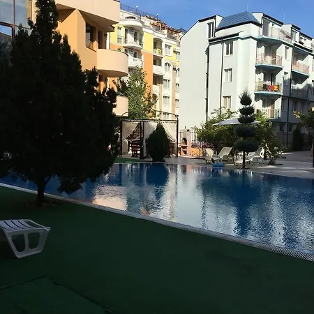 Emerald Paradise 8R 阳光海滩